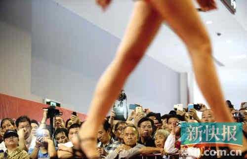 当众买内衣_内衣美女(2)