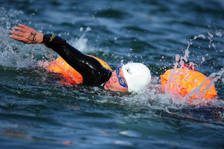 (体育)(1)中国·青海国际抢渡黄河极限挑战精英