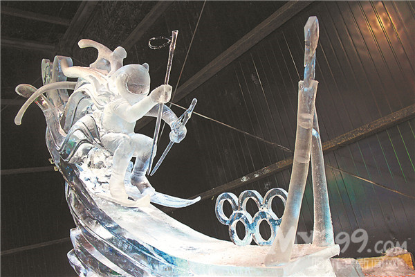 俄冰雕大师技压群雄摘国际冰雕赛金牌