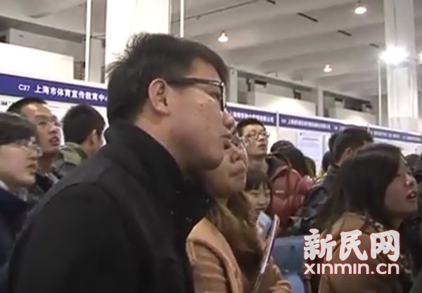 首场应届生招聘会爆棚 薪资预期三四千