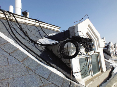 区信号发射站建楼顶无审批手续 居民忧心有辐射