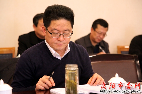 庆阳:闫晓峰参加省政协会议小组讨论时指出逐