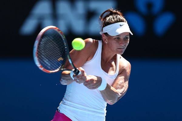 图文:[澳网]郑洁0-2德拉奎尔 德拉奎尔挥拍