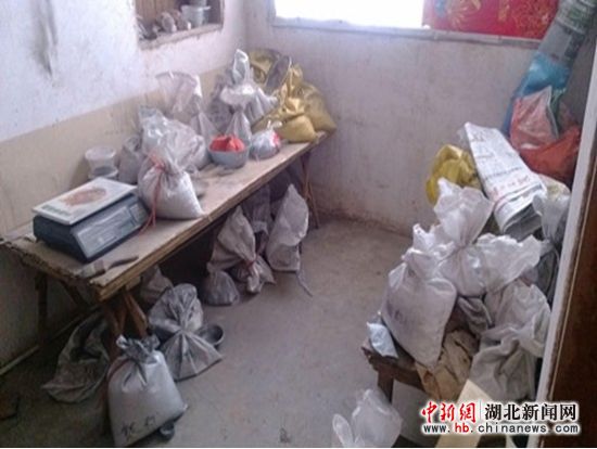 宜昌夫妻租房秘制烟花爆竹(组图)