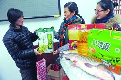 男子因身材太瘦找工作碰壁 妻子打零工养家