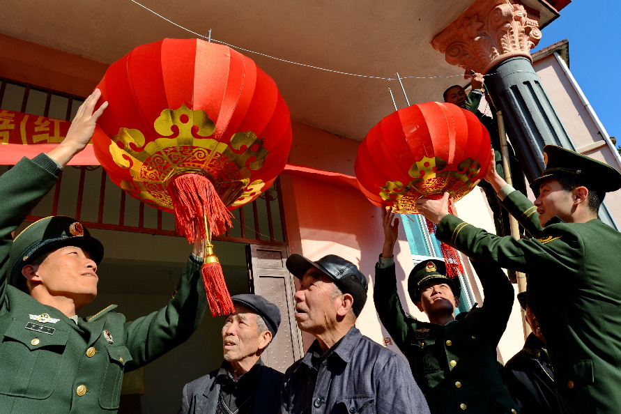 长乐市江田边防派出所民警为辖区敬老院送祝福