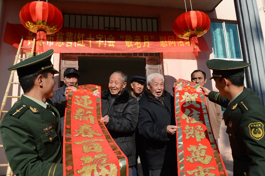 长乐市江田边防派出所民警为辖区敬老院送祝福